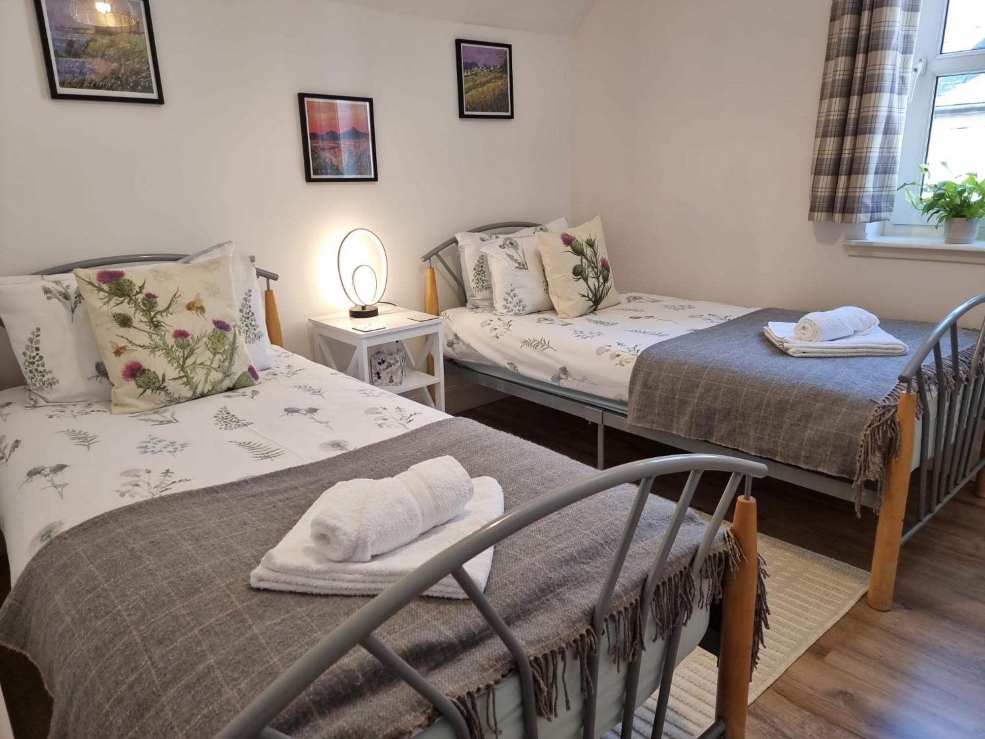 Heart Of Inverness-City Apartment ภายนอก รูปภาพ
