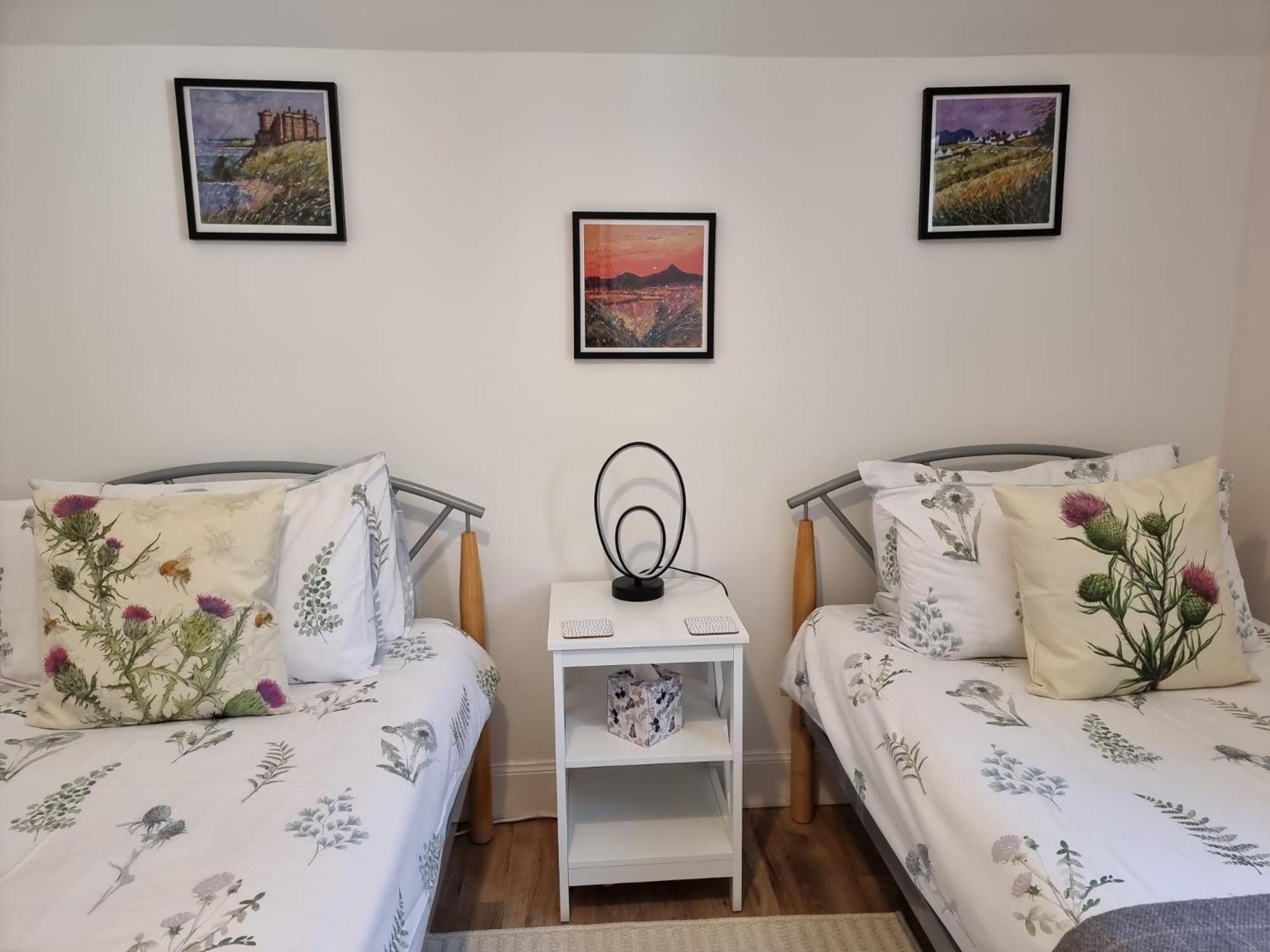 Heart Of Inverness-City Apartment ภายนอก รูปภาพ